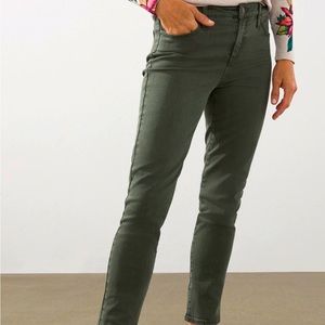 Army green nwot Chico’s so slimming girlfriend ankle cut jeans petite